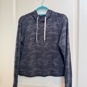 Vuori Essential Hoodie - Camo Black/Gray - Size Small